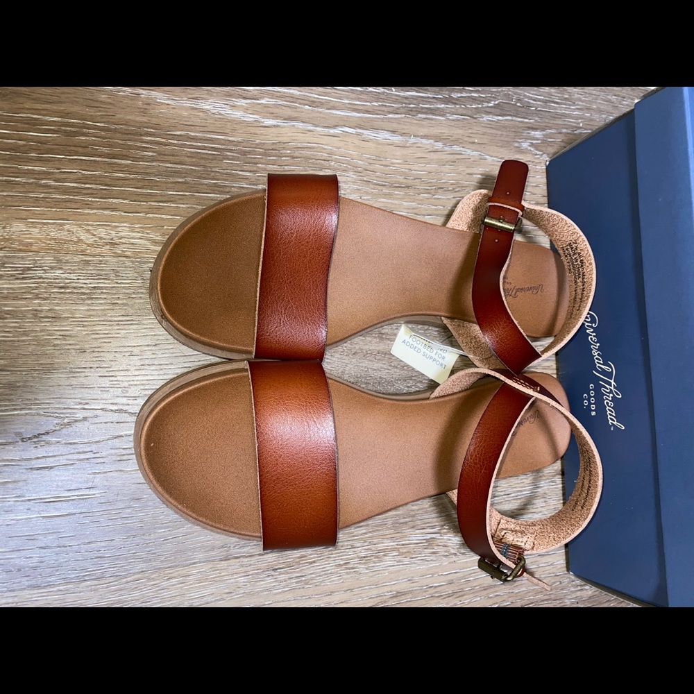 Universal thread sandals. Women’s size 7.5